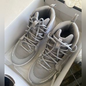 Under armour basketball shoes in gray